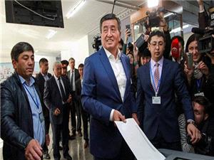 'سورونباي ژئنبيک اف ' با کسب 54.77 درصد آرا در انتخابات رياست جمهوري قرقيزستان پيشتاز است