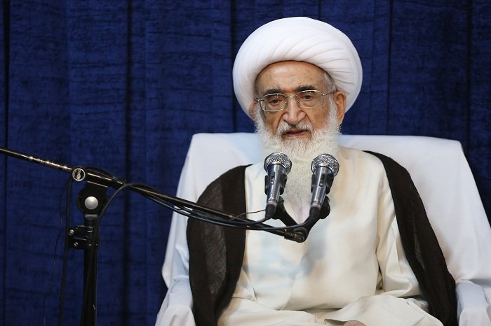 آيت الله نوري همداني: با اخلال گران اقتصادي برخورد قاطع شود