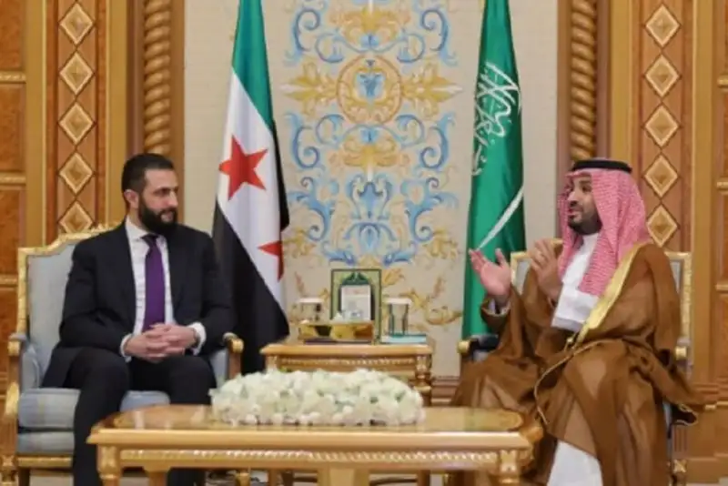 گفت وگوی ولیعهد عربستان و رئیس دولت موقت سوریه