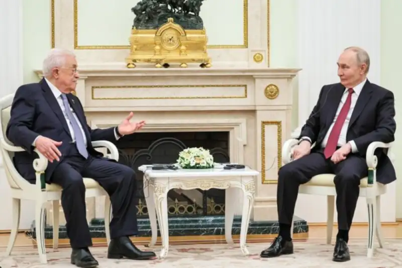 پوتین در دیدار با محمود عباس: آماده‌ایم یک میلیارد دلار به شورای صلح غزه اختصاص دهیم
