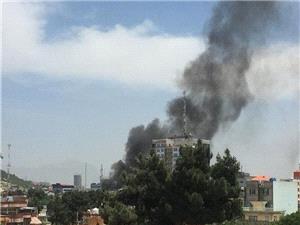 حمله راکتی به کابل/هشدار جدی طالبان به آمریکا/ طالبان: فردا کنترل فرودگاه کابل را در دست می‌گیریم