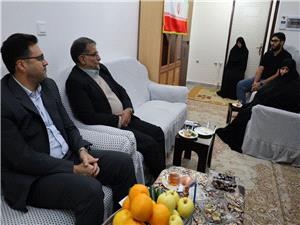 ديدار فرماندار شميرانات با مادر شهيد مصطفي گشاني/ تجليل از ايمان، صبر و فداکاري مادران شهدا