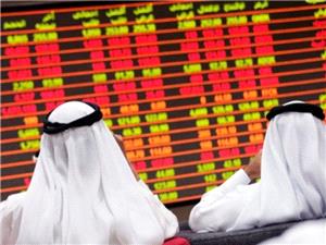 بازارهای مالی خلیج فارس تحت تأثیر افت قیمت نفت و انتظار برای دادههای آمریکا