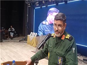 بسيج مکتب شهامت و مدرسه عشق است