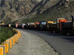 افغانستان علیرغم بسته بودن مرز با پاکستان، تجارت پایدار خود را حفظ میکند