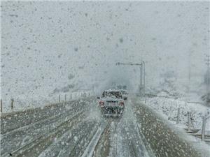 هشدار راهداري درباره برف و باران در مسيرهاي کوهستاني فارس