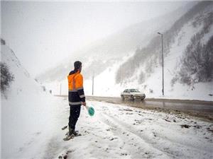 بارش برف در 3 محور جادهاي استان فارس