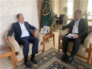 بررسي مشکلات زنبورداران و مبارزه با افت هاي گياهي درياچه پريشان