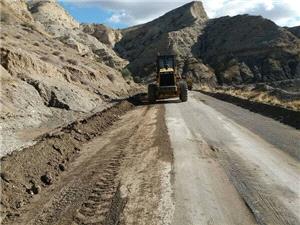 پاکسازي و رفع آبشستگي بيش از 25 محور روستايي در شهرستان پلدختر