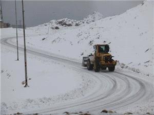 تداوم فعاليت سامانه بارشي و اجراي عمليات برفروبي 120 هزار کيلومتر از راههاي اصلي کشور