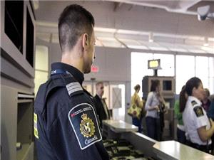 کانادا مقررات ورود زمینی آمریکاییها را سختگیرانهتر میکند