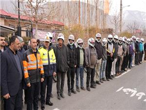 اهداي 100 کلاه ايمني به موتورسواران قانونمند در دماوند