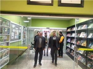 بازديد پاکمهر از کتابخانه دهخدا و بررسي راهکارهاي افزايش مشارکت مردمي در برنامه هاي فرهنگي