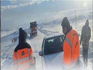بازگشايي راه 16 روستا و امداد به 210 خودرو در آذربايجان غربي طي 24 ساعت گذشته