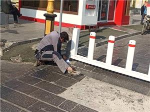 نصب گيتهاي ورودي و خروجي ميدان آئيني امام حسين(ع)