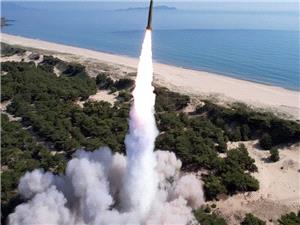 کره شمالی چند موشک بالستیک به سوی دریای ژاپن شلیک کرد