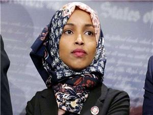 نگرانیها از خشونت در مینیاپولیس؛ «ایلهان عمر» در یک نشست عمومی هدف قرار گرفت