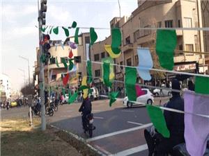 از اجراي طاقهاي نصرت تا اهتزاز پرچمهاي ايران در سطح معابر و ميادين