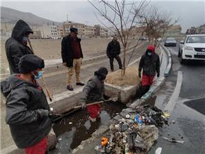 لايروبي انهار و مسيلهاي معابر محدوده شمالغرب تهران با هدف پيشگيري از آبگرفتگي