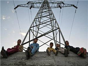 زمستان و تشديد مشکلات بي برقي در افغانستان