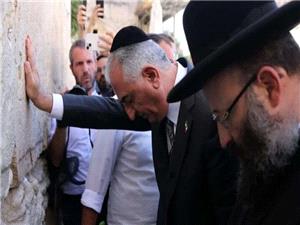 «شاه رباتها»؛ افشاگري روزنامه فرانسوي از «لايک»هاي تقلبي رضا پهلوي