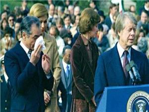 وقتي آمريکا و اروپا در دوره پهلوي هم ايران را تحريم ميکردند