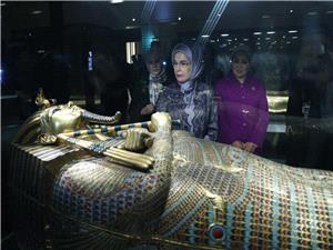 أمینه أردوغان تتغنى بالحضاره المصریه بعد زیاره المتحف الکبیر وأهرامات الجیزه.. وانتصار السیسی تعلق