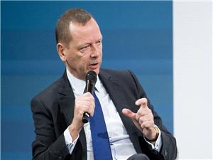 زیاره مبعوث ماکرون إلى موسکو.. "بلومبرغ" تکشف هدفها وبیسکوف یرد على سؤال عنها