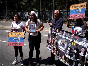 Venezuela amnesty law would cover political protesters, return assets, draft shows