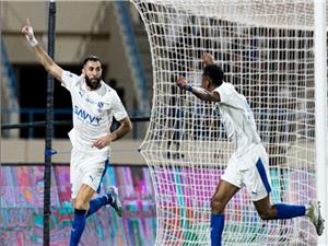 بنزیما یسجل "هاتریک" فی فوز الهلال بنصف درزن على الأخدود