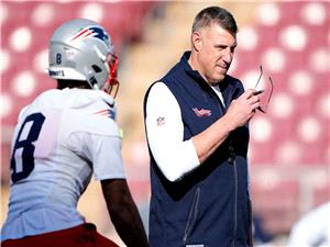 NFL awards: Mike Vrabel of the Patriots wins his second Coach of the Year award