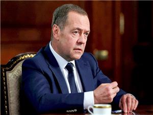 مدفیدیف: أوروبا أوقعت نفسها فی فخ رهیب وغرینلاند لیست إلا بدایه مصائبها