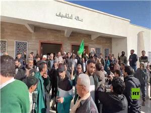 لیبیا.. تظاهرات فی بنی ولید تندیدا باغتیال سیف الإسلام القذافی (فیدیو)