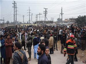 Suicide bomber kills 31 in Shi`ite mosque in Pakistan`s capital