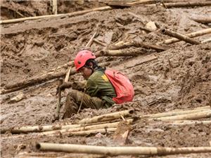 Indonesia landslide death toll rises to 74