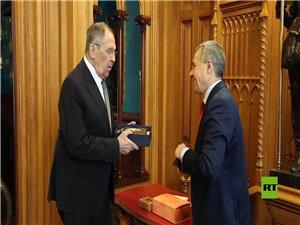 زاخاروفا تتحدث عن تبادل الهدایا خلال زیاره رئیس منظمه الأمن والتعاون فی أوروبا إلى موسکو