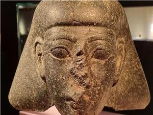 مصر تعید تمثالا أثریا یعود لعهد الفرعون تحتمس الثالث