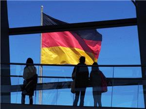 الاجتماعی الدیمقراطی الألمانی یدعو إلى مراجعه العلاقات الأوروبیه مع الولایات المتحده