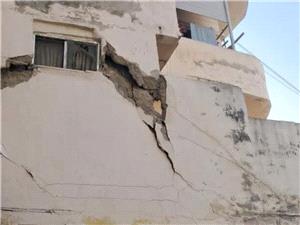 لبنان.. إنقاذ ثلاثه أشخاص من تحت أنقاض مبنى منهار فی طرابلس وإخلاء أبنیه مجاوره