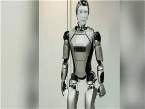 سباق الروبوتات البشریه.. من یتصدر المشهد؟