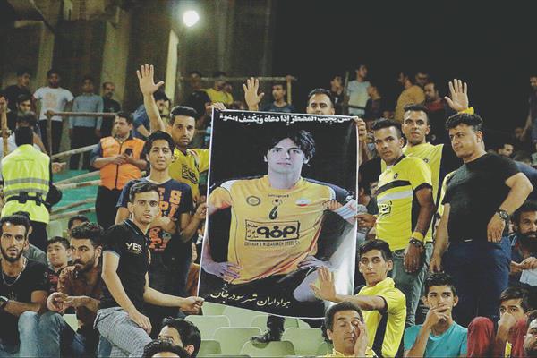                         ستاره سپاهاني ها: به خاطر بي پولي شيمي درماني ام با تاخير انجام مي شود