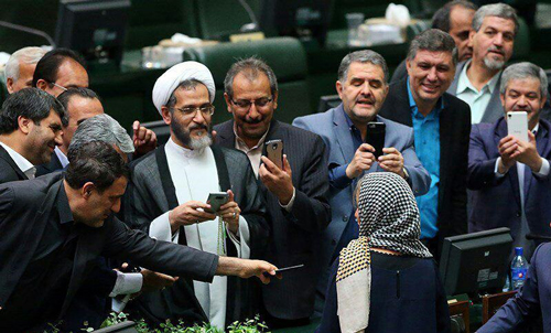 «فدريکا موگريني»؛ خانم ديپلماتي که مجلس ايران را به هم ريخت!