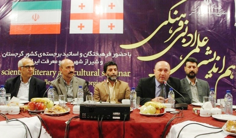 شيراز پايتخت فرهنگي و گهواره تمدن ايران زمين است