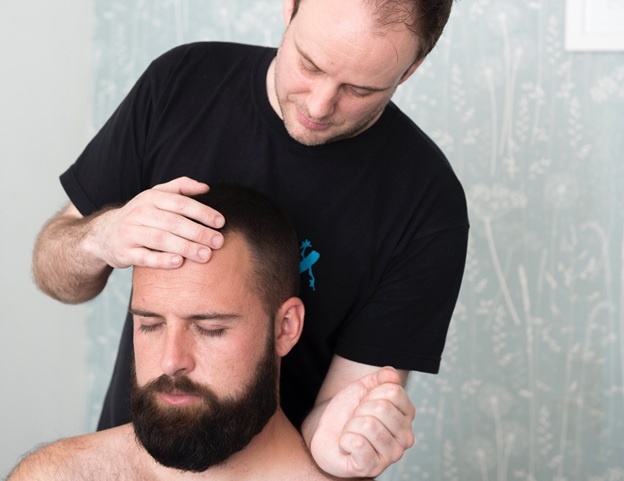 آشنايي با ماساژ گردن و فوايد آن