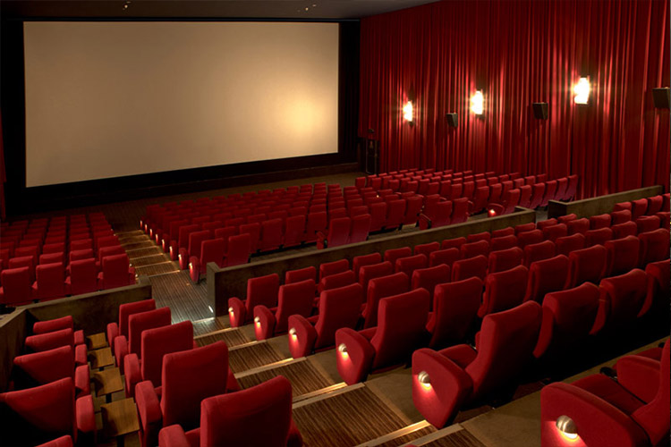 بازگشايي سينماها داوطلبانه است
