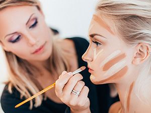 رز سرخ، بهترين آموزشگاه آرايشگري براي ورود به بازار کار