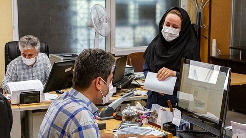 درخواست هزاران کارمند دولت برای یکسان‌سازی عیدی کارمندان و کارگران