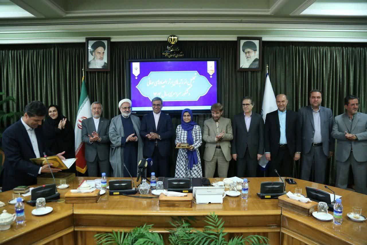 تجليل استاندار خراسان رضوي از رتبه‌ برتر کنکور نيشابور