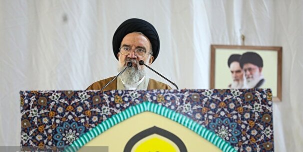 خطیب جمعه تهران: مردم ایران دست از دین بر نمی‌دارند