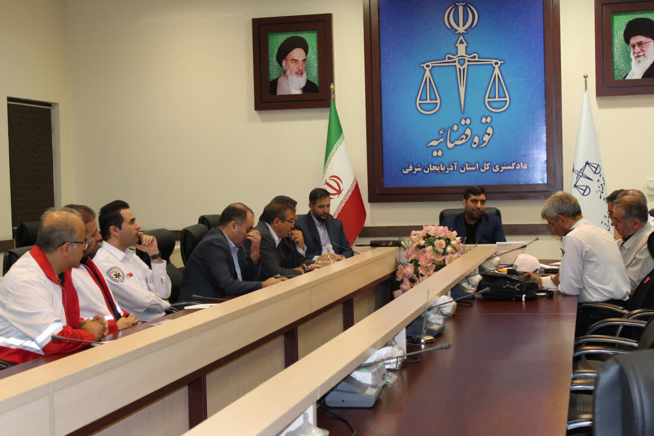 نشست بررسي عملکرد دستگاههاي اجرايي در راستاي کاهش تصادفات رانندگي در آذربايجان شرقي